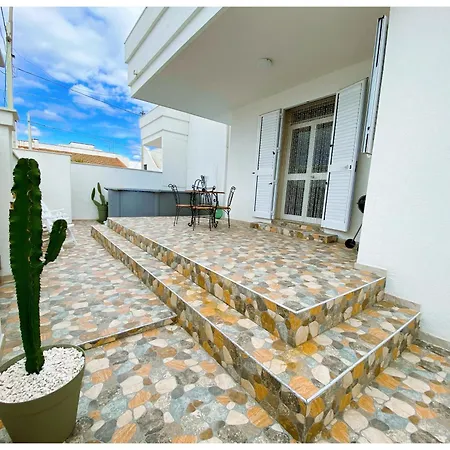 Adua Torre Santa Sabina